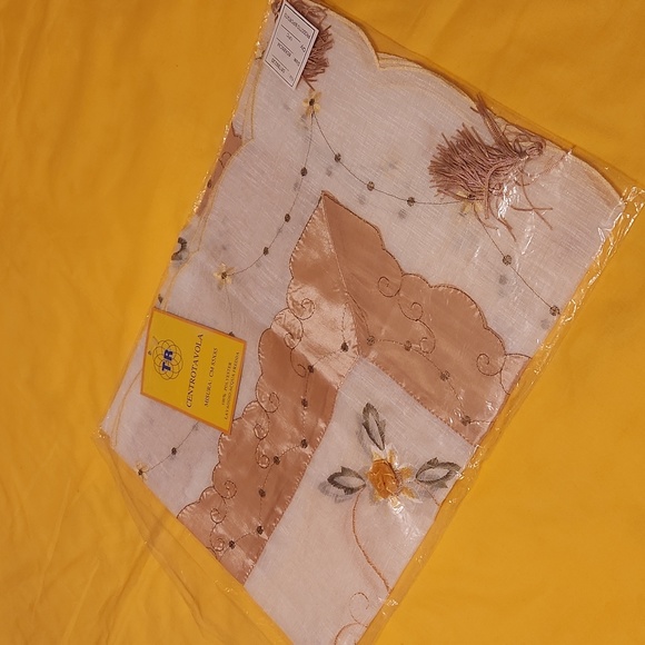 Square Table Linen/Topper - Picture 8 of 8